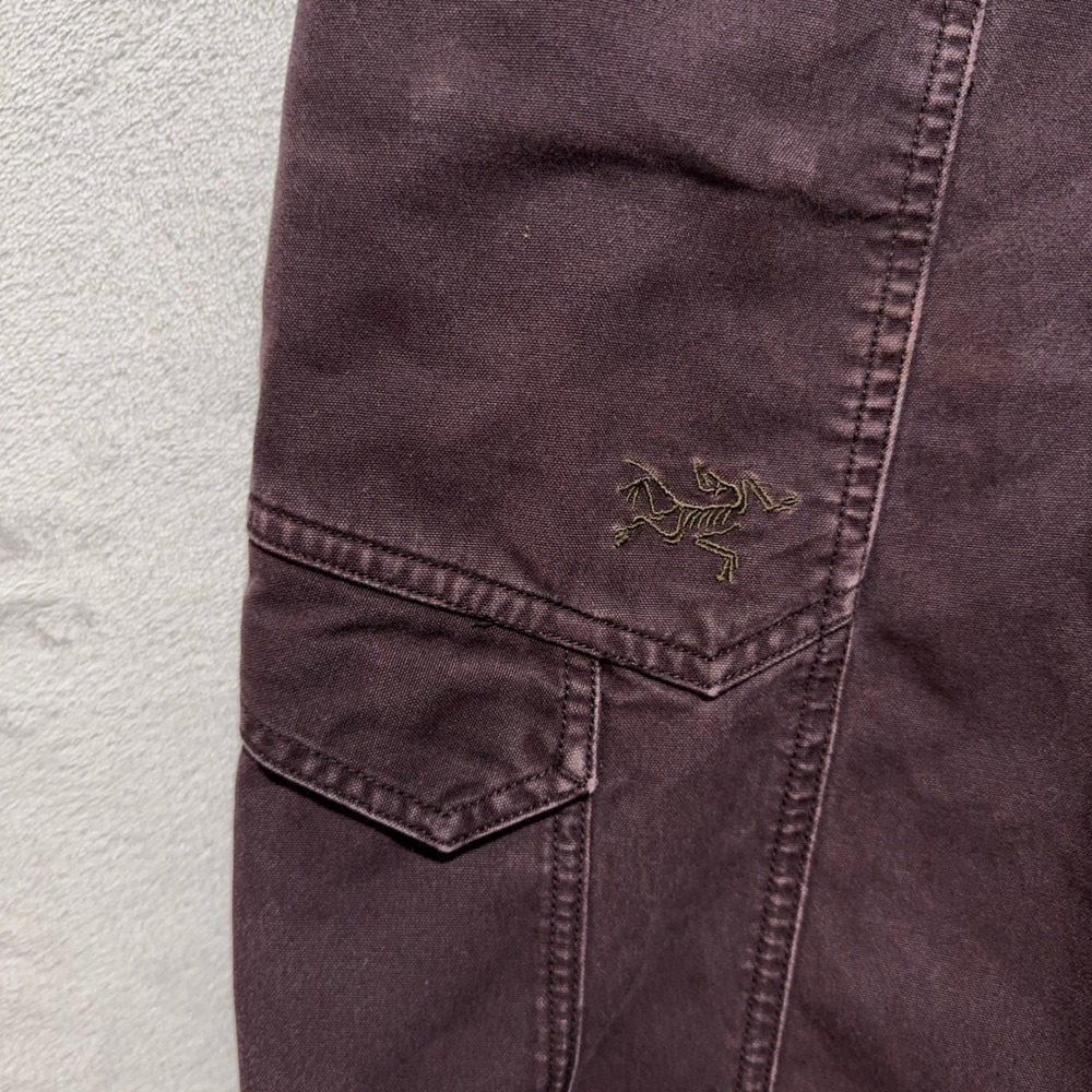 Arcteryx Womens 8 Cargo Pants Purple Cotton Canvas Straight Leg Hiking Outdoor - Picture 5 of 12